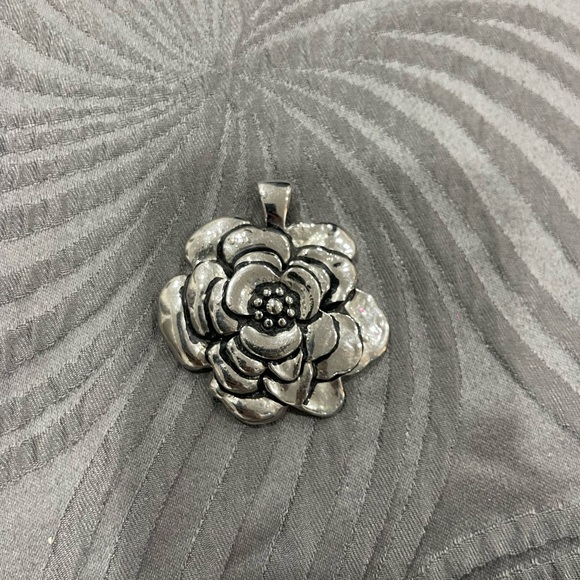 Silver Pedant Rose New - Picture 1 of 4